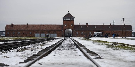 GESTERN & HEUTE: Werden selbst Auschwitz und Buchenwald irgendwann vergessen sein?