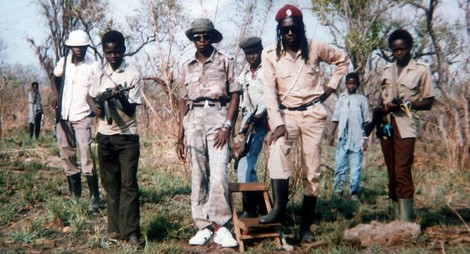 Die Geister der Toten – die Geschichte zweier Kindersoldaten aus Uganda
