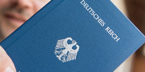 Freidenker und Papierterroristen – eine Annäherung an das Phänomen Reichsbürgerbewegung