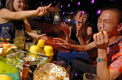 Warum in China Politik in Bordellen und Karaoke-Bars gemacht wird