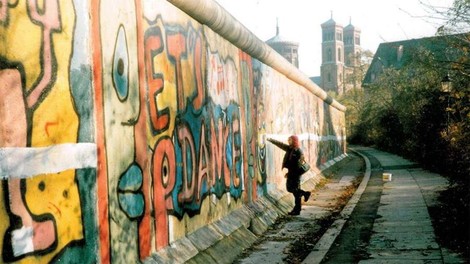 Striche ziehen – Auf der Mauer auf der Lauer…