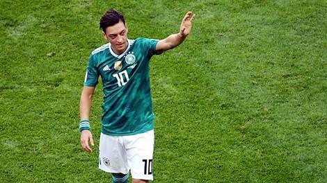 Özil zieht sich zurück