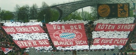 Die Inbrunst von zwanzigtausend röhrenden Fußballfans