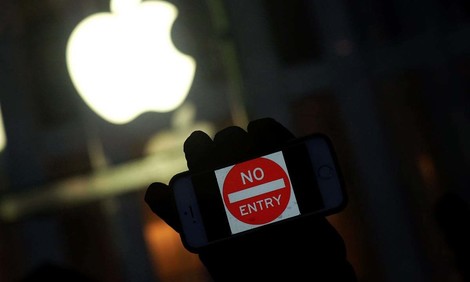 US-Dienst knackt iPhone-Passwortschutz, will Sicherheitslücke geheim halten. Apple gefällt das nicht