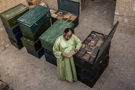 Dieser Mann rettete hunderte von Büchern vor Al-Quaida