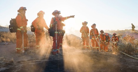 Weibliche Häftlinge bekämpfen Waldbrände in Kalifornien