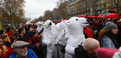 Demokratie oder Diktatur – mit welcher Staatsform lässt sich Klimaschutz besser durchsetzen?