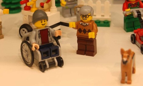 Lego bringt ein neues Set mit Rollstuhlfahrer-Figur und Assistenzhund heraus