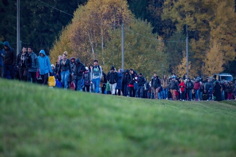 Die Flüchtlingskrise finanziert sich fast von selbst