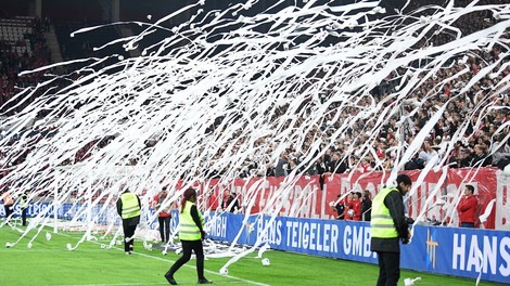 Bilanz einer Fußballsaison: Wie lange hält noch die Spannung?