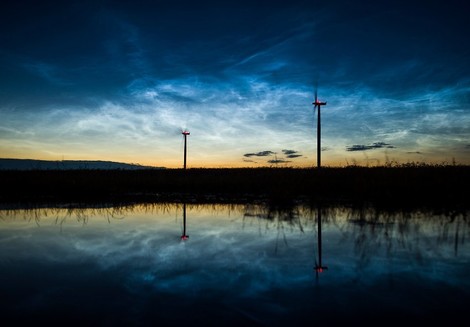 Silberne Wolken leuchten im Sommer immer häufiger am Abendhimmel