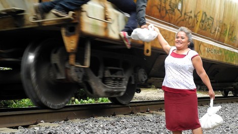 Solidarität: Wie Frauen in Mexiko Migranten mit Essen und Trinkwasser versorgen