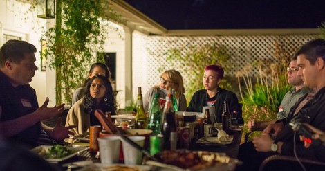 Ein Dinnerclub für unangenehme politische Gespräche 