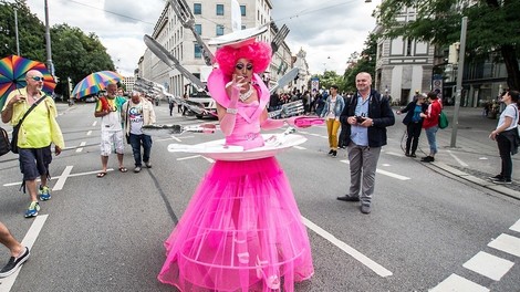 Konfetti-Kanonen oder mehr? Ein Feature über Drag Queens