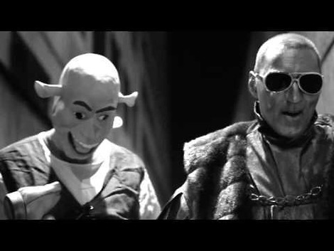 "Mira, Un Lobo!" (dt.: "Vorsicht, ein Wolf!") machen Musik zum dazu weglaufen.  