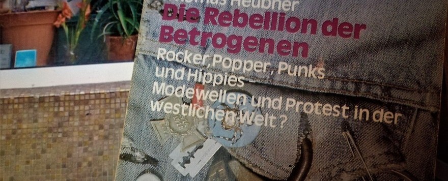 Mein kleiner Buchladen: „Systemgeprägte Publikationen“ – Die Rebellion der Betrogenen