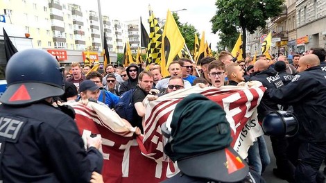 Netzwerke hinter der Partei: Am rechten Rand – Wie radikal ist die AfD?