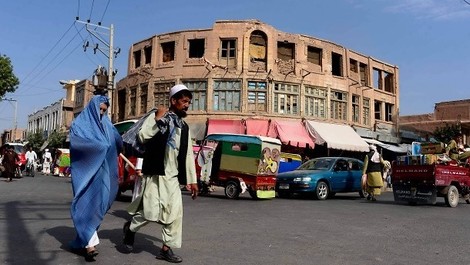 Afghanistan und das F-Wort. Nur so viel Entwicklungshilfe wie ins gepanzerte Auto passt