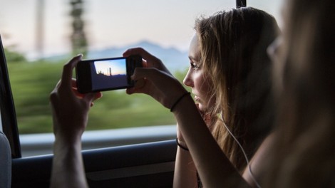 Rettet die Kinder! Aber lasst ihnen dabei ihre Smartphones!