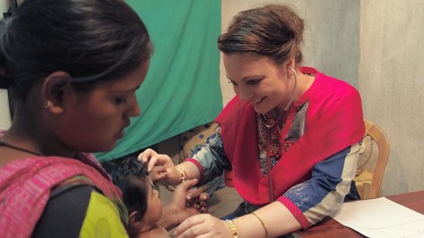 Urlaub im Slum - eine deutsche Kinderärztin in Indien