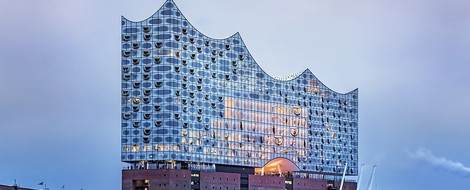 Komm, wir gehen raven in der Elbphilharmonie.