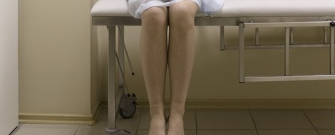 Werden die Schmerzen von Frauen von Ärzten weniger ernst genommen als die von Männern?