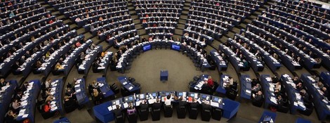 Europaabgeordnete stimmen für Netzneutralität und dagegen.