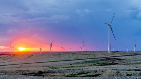 Globaler Ausbau der Erneuerbaren Energien: Schneller als erwartet — aber nicht schnell genug