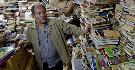 Dieser Müllmann hat 25.000 Bücher gerettet und daraus eine Bibliothek gemacht 