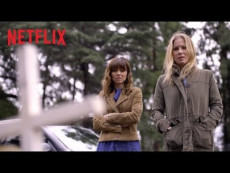 „Dead to me“: Tiefschwarze Serie über Verlust, Wut und Freundschaft – mit Christina Applegate