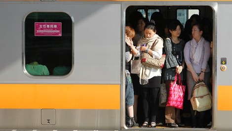 "Weglächeln, aushalten" – #metoo in Japan