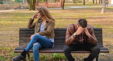 Wie sehr ein gefühlter Machtverlust in Beziehungen Männer belastet