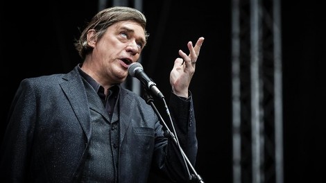 Blixa Bargeld komponiert ein Stück für den Flughafen Tegel