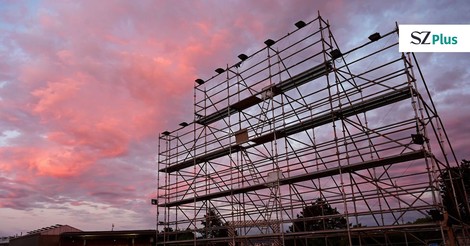 Kassel bei Nacht – wie baut man einen Skandal ab? Also praktisch