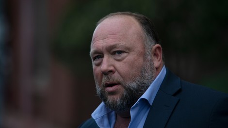 Die dreckigen Geschäfte des Alex Jones