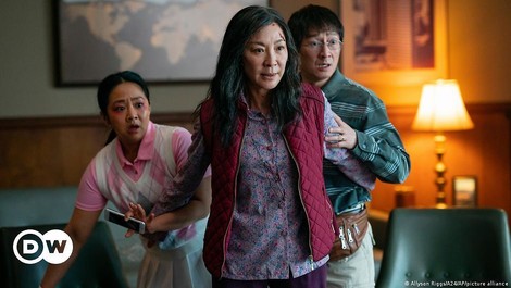 Michelle Yeoh gewinnt einen Oscar als erste Asiatin 