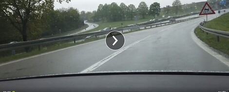 Fahrt durch ein Autobahnkreuz